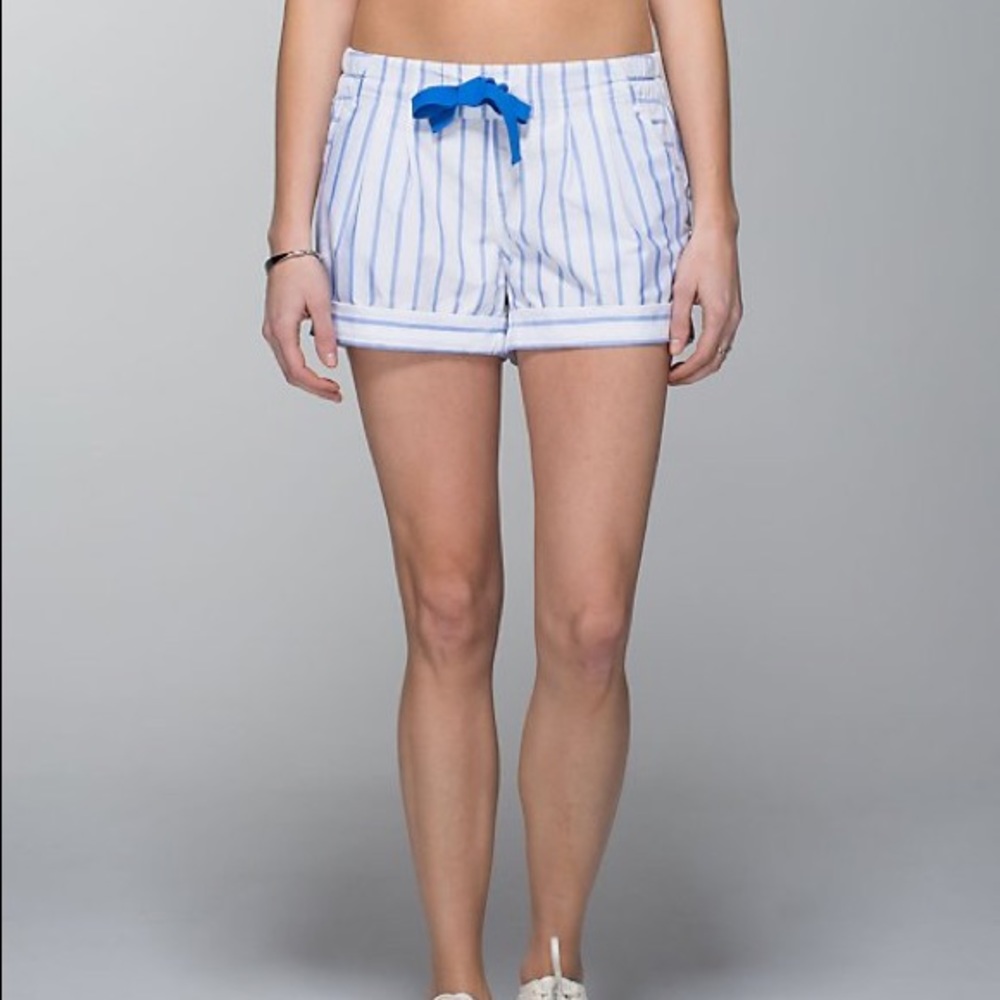 LULULEMON- Striped Shorts with Pockets